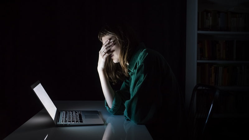 How The Effects of Blue Light Can Increase Your Risk of Cancer