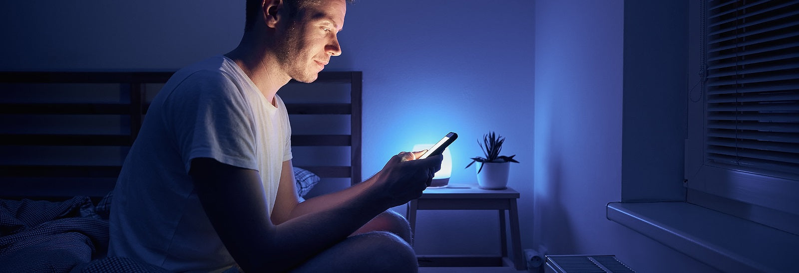 Why You Should Stop Using Your Smartphone Before Bed and How to Do It